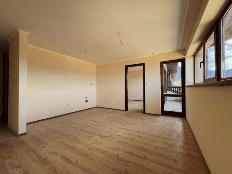 Apartament spațios cu două camere și terasă mare