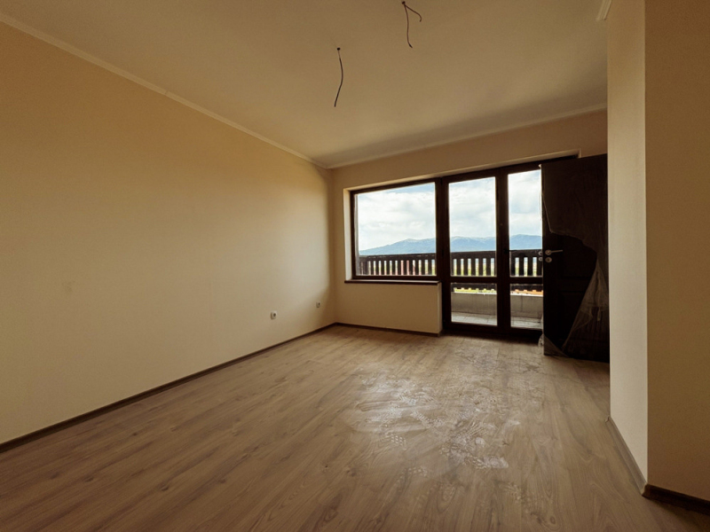 Apartament spațios cu două camere și terasă mare