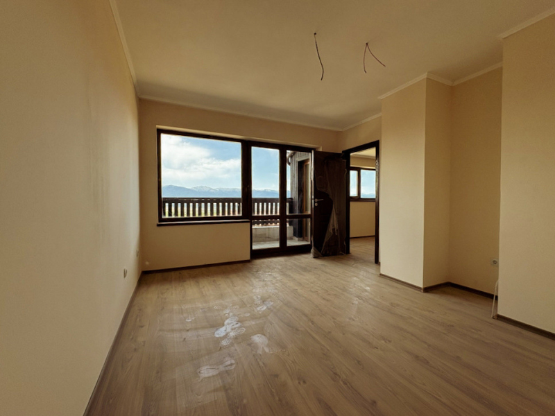 Apartament spațios cu două camere și terasă mare