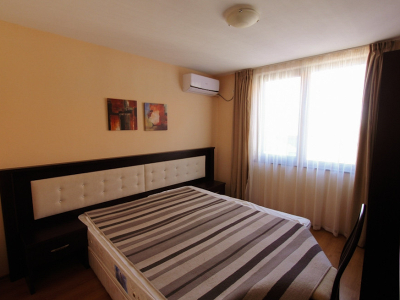 Apartament mobilat cu un dormitor în complexul Royal Park