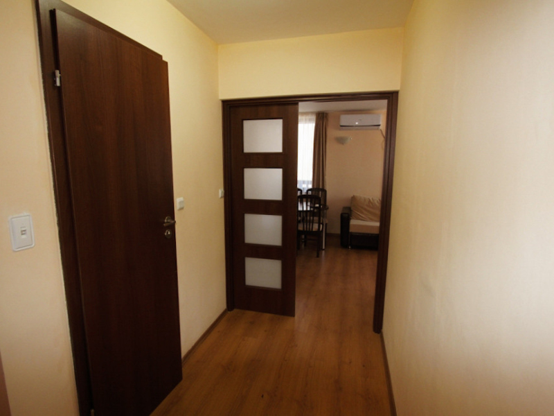 Apartament mobilat cu un dormitor în complexul Royal Park