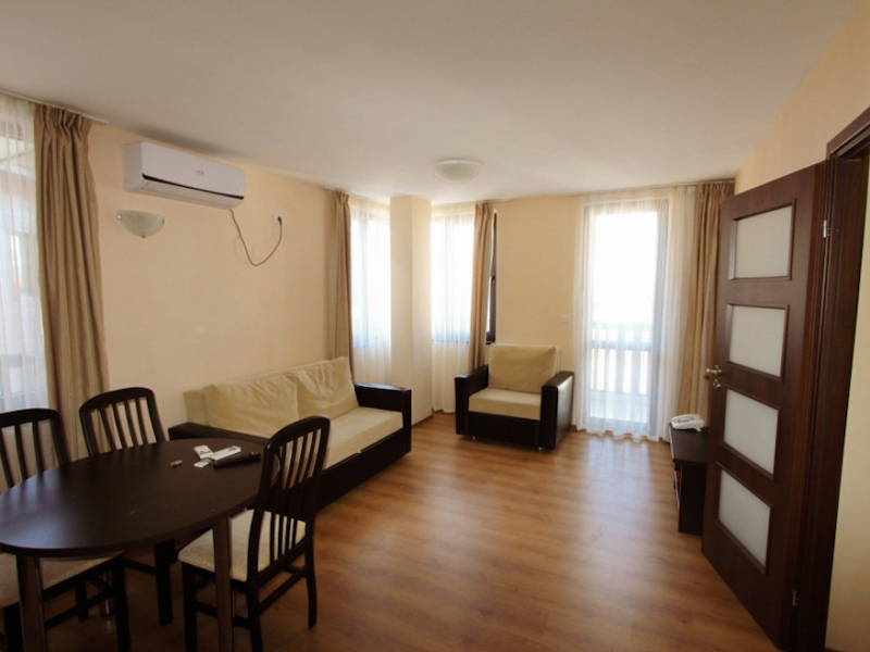 Apartament mobilat cu un dormitor în complexul Royal Park