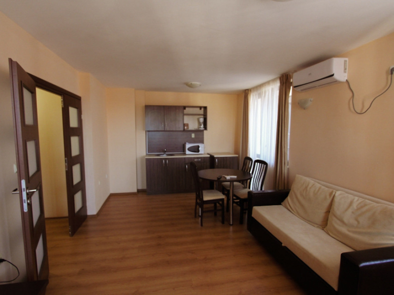 Apartament mobilat cu un dormitor în complexul Royal Park