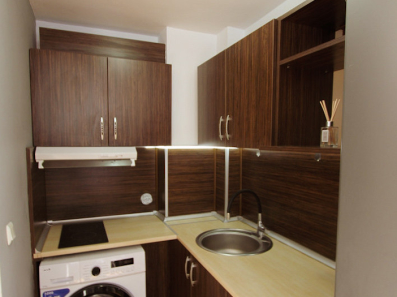 Apartament renovat cu un dormitor în complexul Royal Park