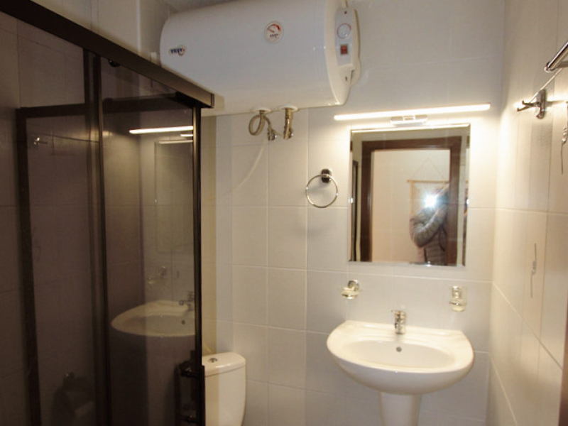 Apartament renovat cu un dormitor în complexul Royal Park