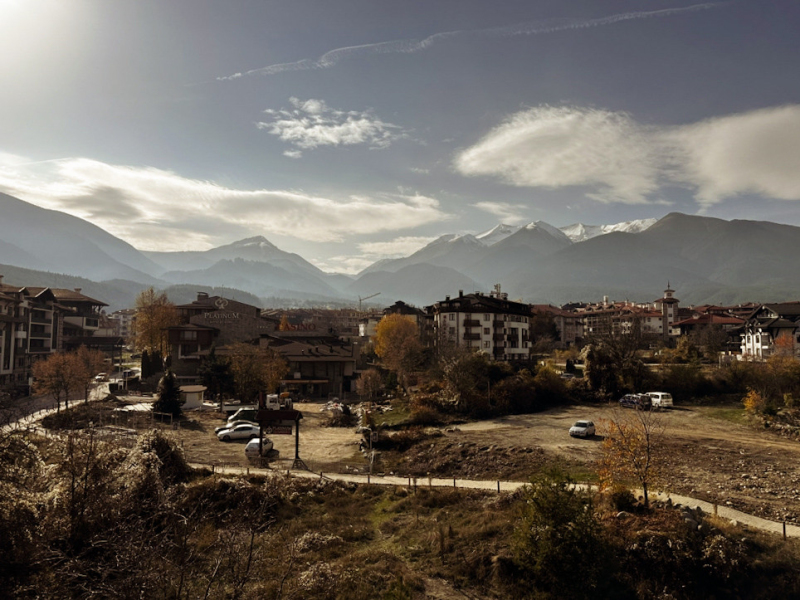 Proiect nou de la dezvoltator – Apartament modern cu o cameră, la 600 m de telecabină, Bansko (finalizare 2027)