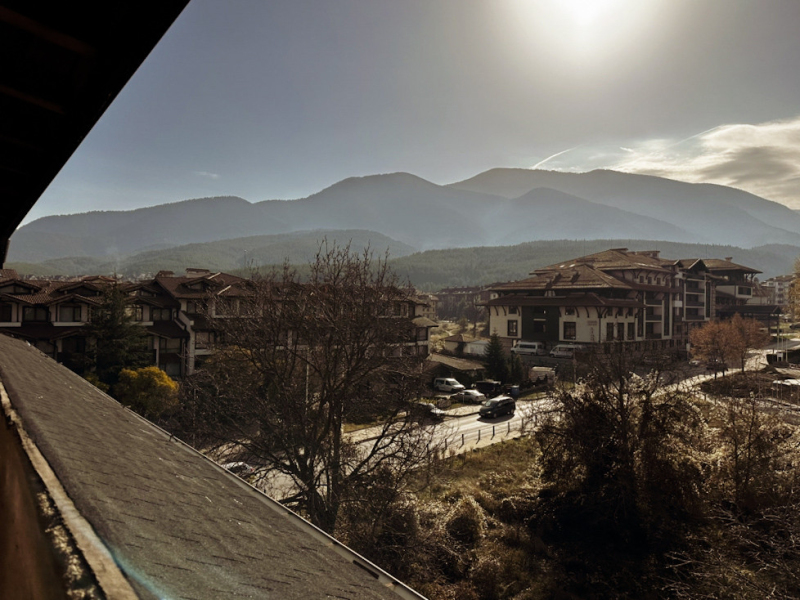 Proiect nou de la dezvoltator – Apartament modern cu o cameră, la 600 m de telecabină, Bansko (finalizare 2027)