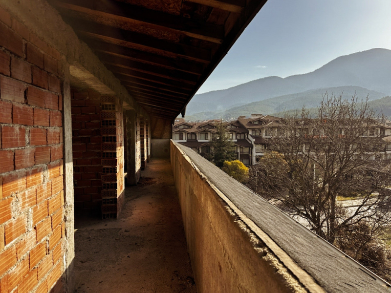 Proiect nou de la dezvoltator – Apartament modern cu o cameră, la 600 m de telecabină, Bansko (finalizare 2027)
