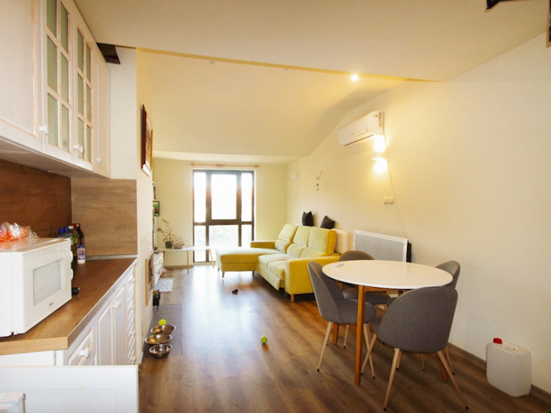 Apartament tip duplex cu două camere, două băi și vedere spre Munții Pirin