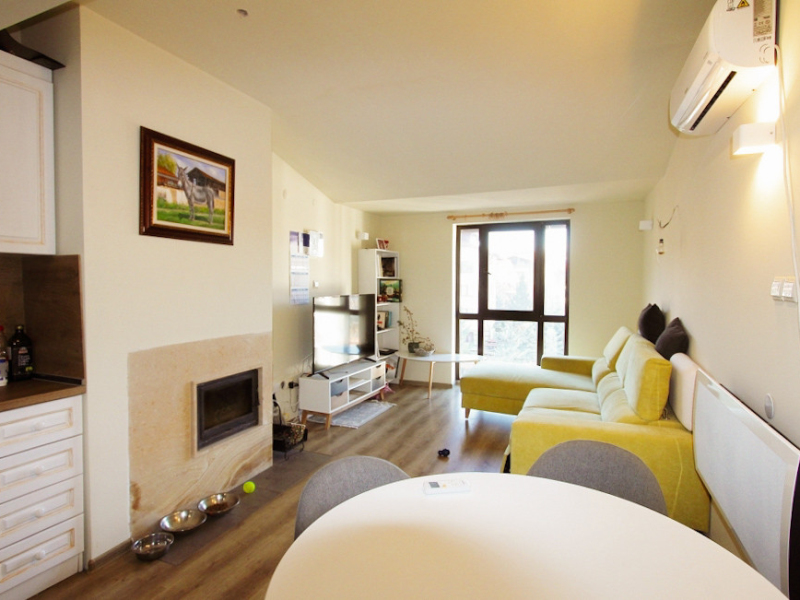 Apartament tip duplex cu două camere, două băi și vedere spre Munții Pirin