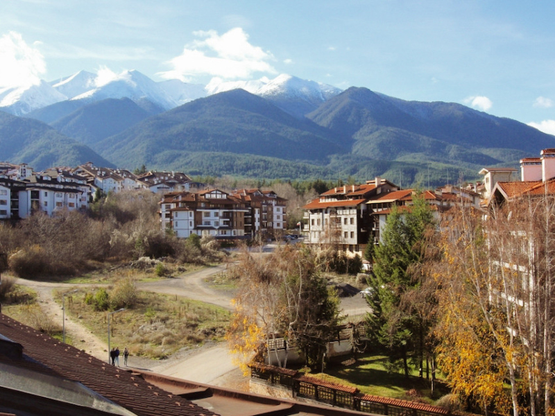 Apartament tip duplex cu două camere, două băi și vedere spre Munții Pirin