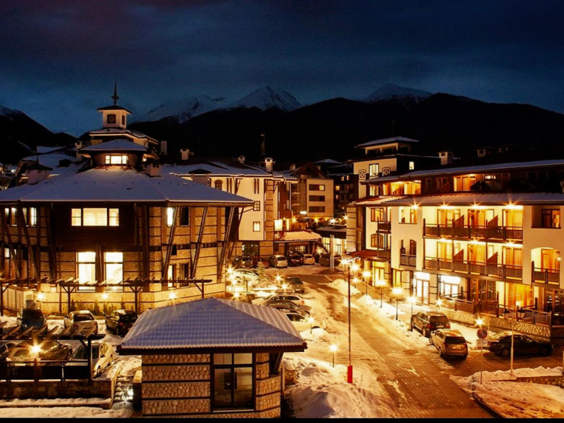 Apartament tip duplex cu două camere, două băi și vedere spre Munții Pirin