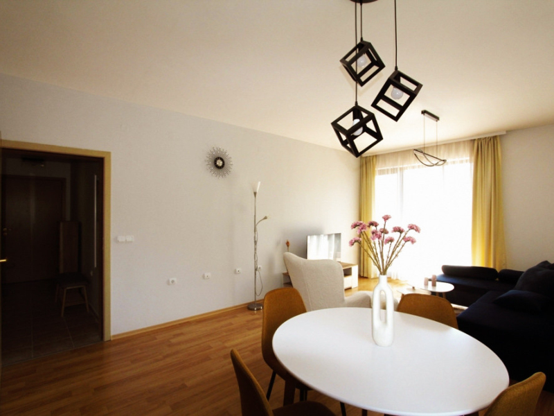 Apartament cochet cu o cameră și două balcoane în complexul Tri Hory