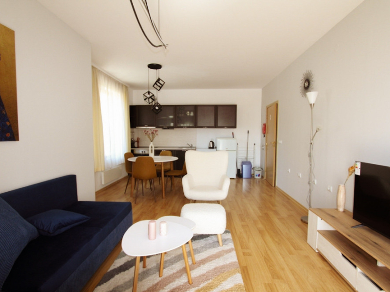 Apartament cochet cu o cameră și două balcoane în complexul Tri Hory