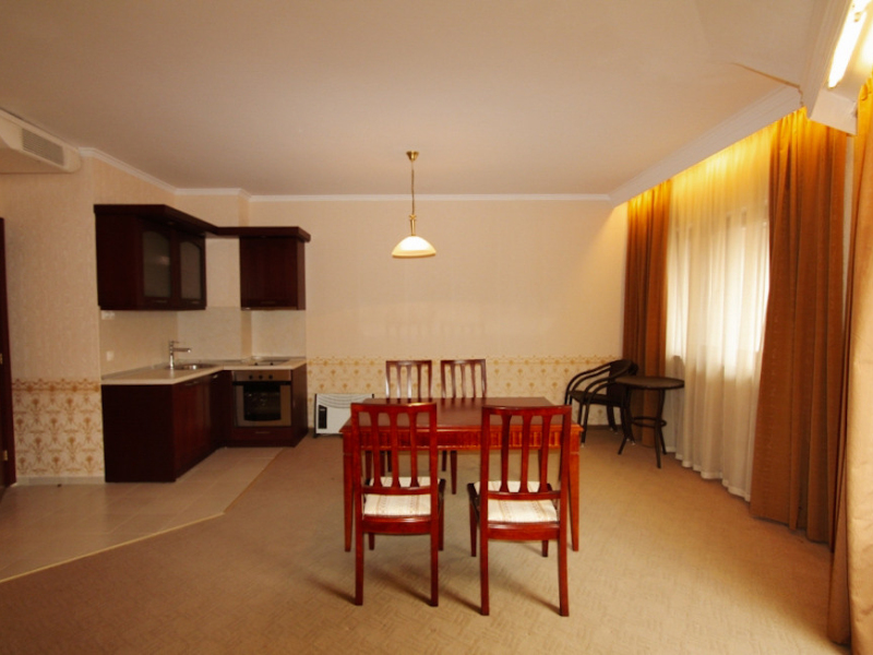Duplex mobilat cu două dormitoare și două băi în complexul Downtown