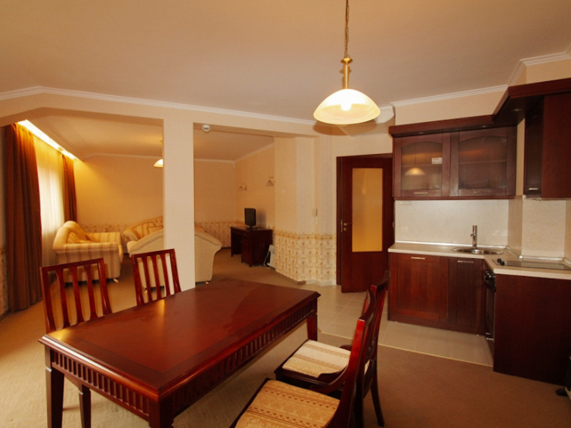 Duplex mobilat cu două dormitoare și două băi în complexul Downtown