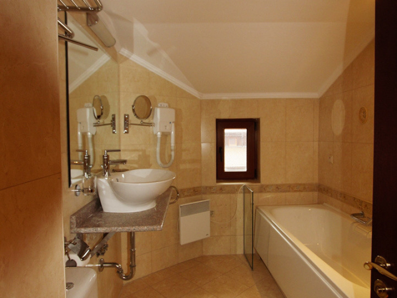 Duplex mobilat cu două dormitoare și două băi în complexul Downtown