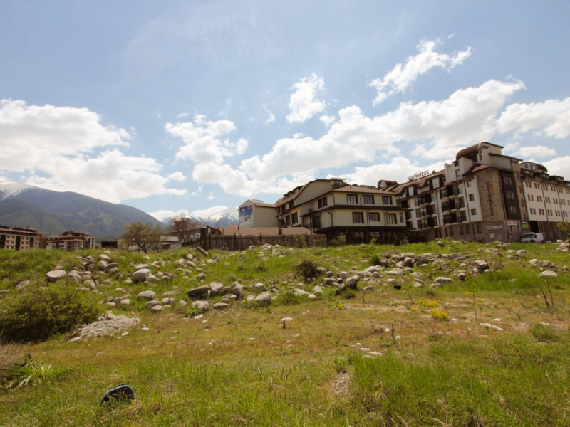 Teren generos reglementat (UPI) la doar 200 de metri de teleschi – Bansko
