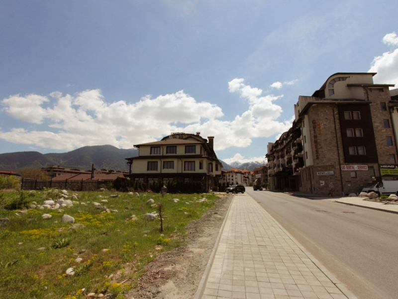 Teren generos reglementat (UPI) la doar 200 de metri de teleschi – Bansko