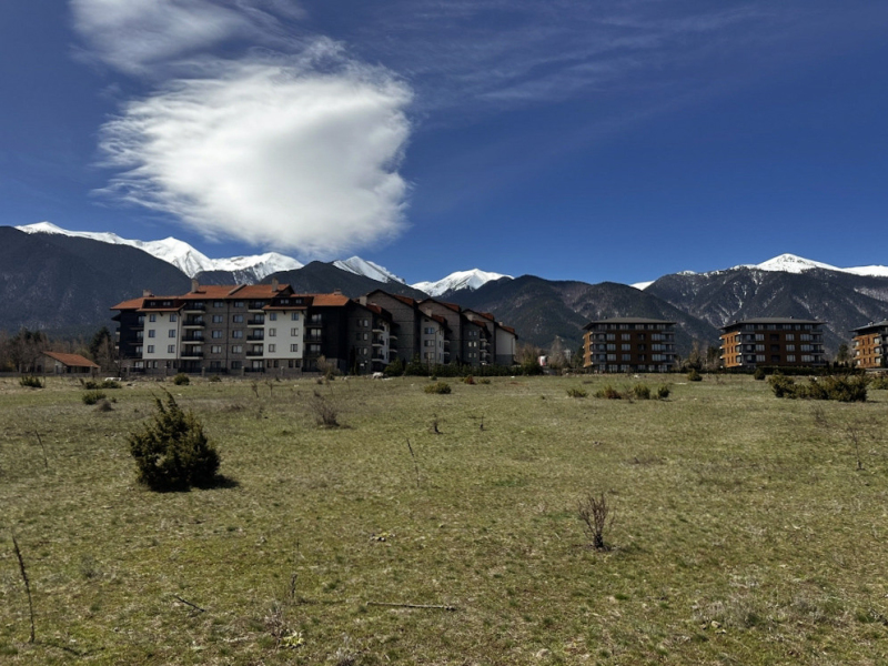 Teren cu vedere panoramică 360° – sub Pirin Golf