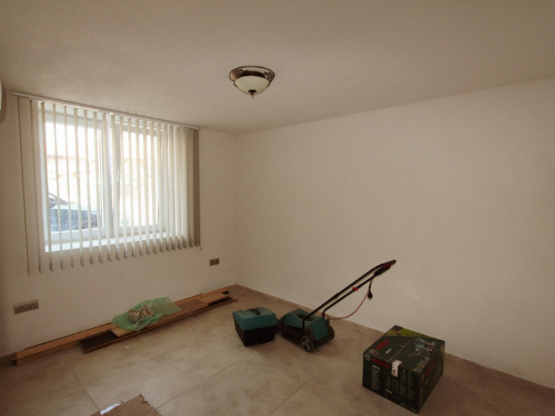 Casă renovată complet cu două etaje, 5 dormitoare, două terase și curte – Dobrinishte