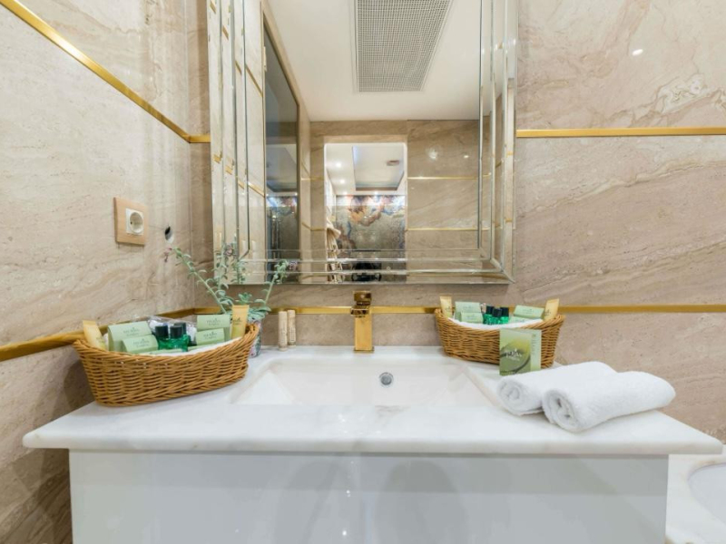 Apartament ultra-luxos chiar pe plajă – Sunny Day Residence