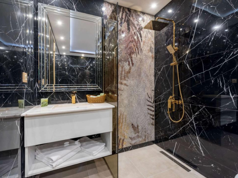 Apartament ultra-luxos chiar pe plajă – Sunny Day Residence