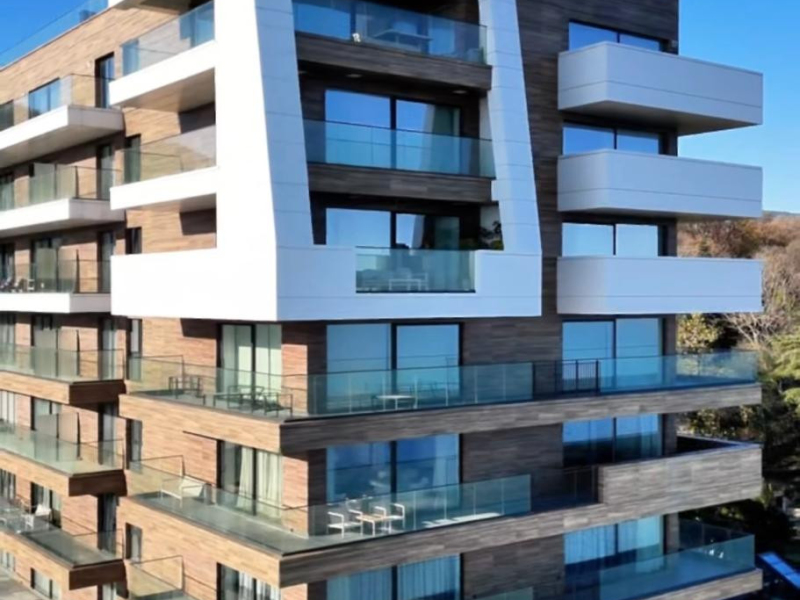 Apartament ultra-luxos chiar pe plajă – Sunny Day Residence