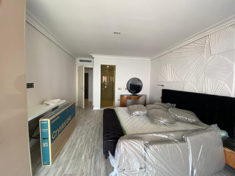 Apartament exclusivist chiar pe plajă cu vedere panoramică la mare