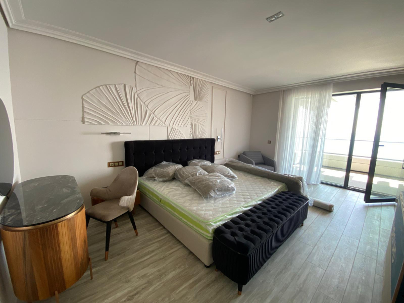 Apartament exclusivist chiar pe plajă cu vedere panoramică la mare