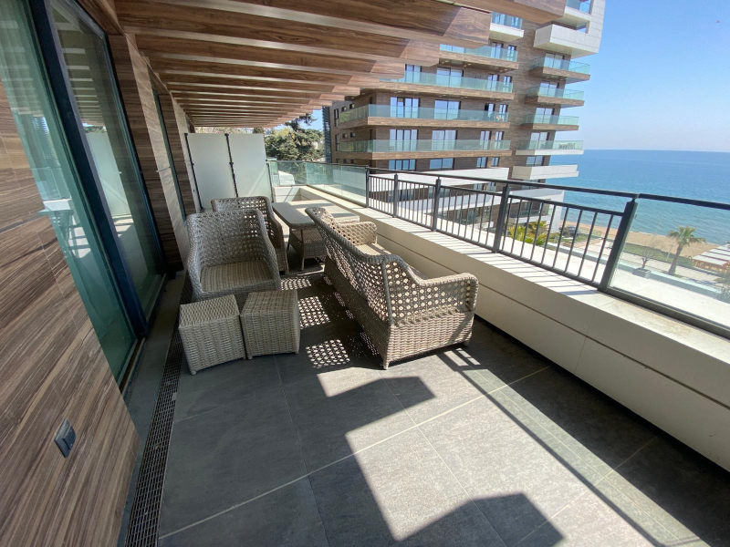 Apartament exclusivist chiar pe plajă cu vedere panoramică la mare