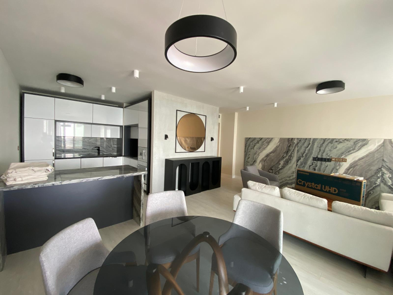 Apartament exclusivist chiar pe plajă cu vedere panoramică la mare