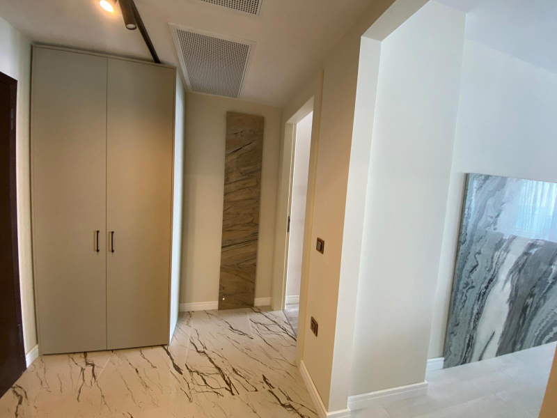 Apartament exclusivist chiar pe plajă cu vedere panoramică la mare