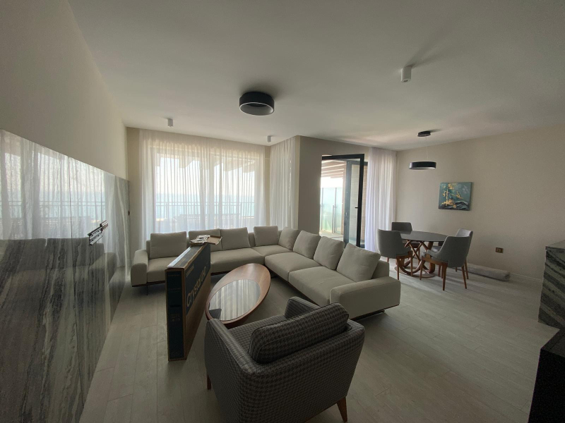 Apartament exclusivist chiar pe plajă cu vedere panoramică la mare