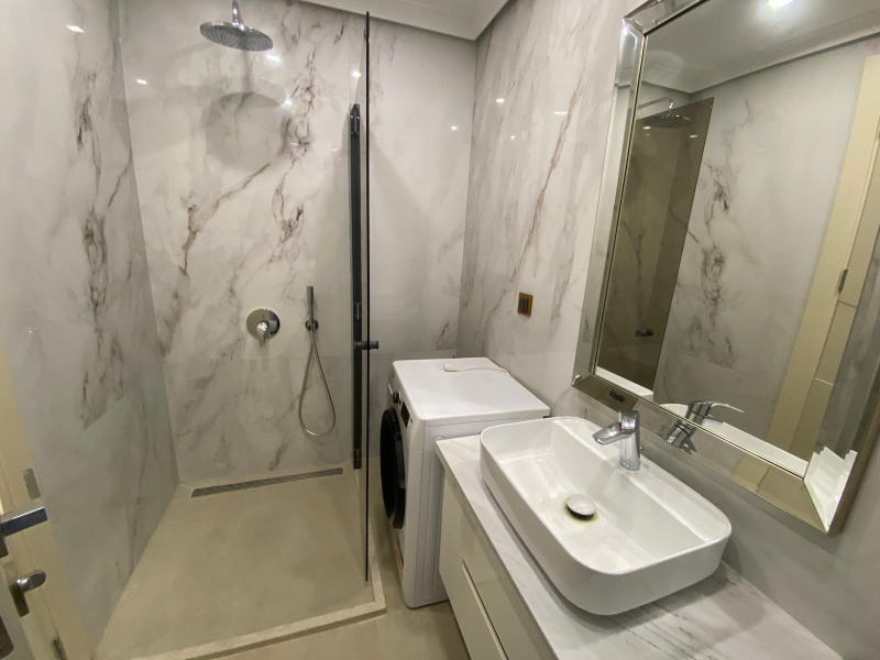Apartament exclusivist chiar pe plajă cu vedere panoramică la mare