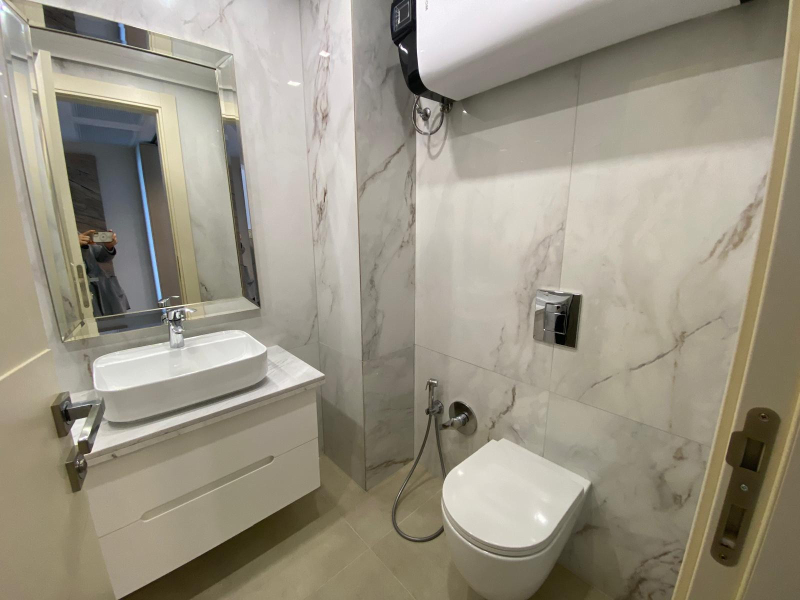 Apartament exclusivist chiar pe plajă cu vedere panoramică la mare