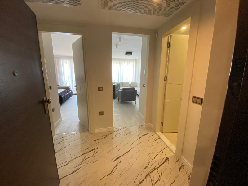 Apartament exclusivist chiar pe plajă cu vedere panoramică la mare