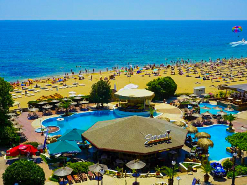 Apartament confortabil nr. 503 cu terasă și vedere la resort, Zlaté Piesky