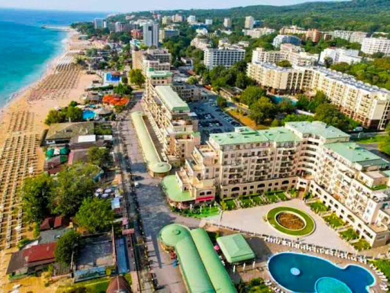 Apartament confortabil nr. 503 cu terasă și vedere la resort, Zlaté Piesky