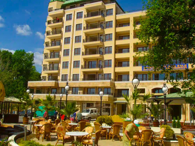 Apartament elegant nr. 312 cu terasă în resortul SIRENA – Nisipurile de Aur