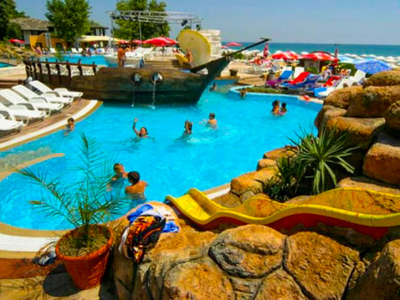 Apartament elegant nr. 312 cu terasă în resortul SIRENA – Nisipurile de Aur