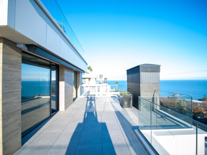Penthouse emblematic cu terasă panoramică – lux absolut la complexul Azur Panorama