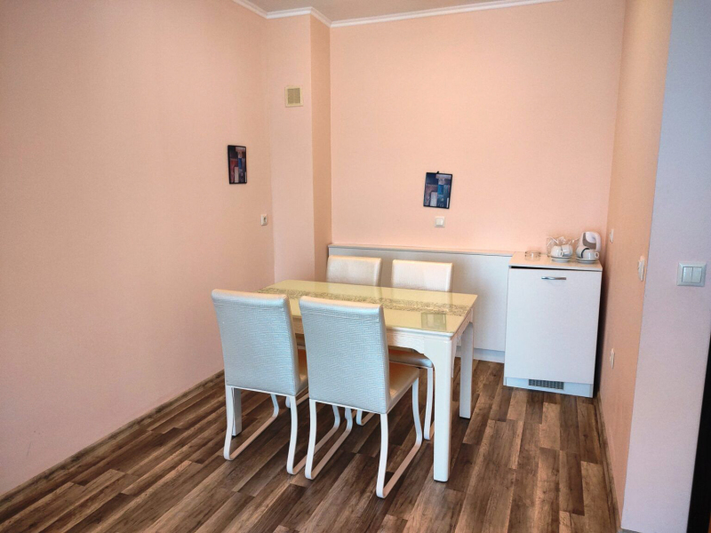 Apartamentul nr. 5 de la Long Beach Apartments