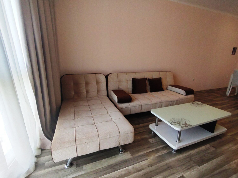 Apartamentul nr. 5 de la Long Beach Apartments