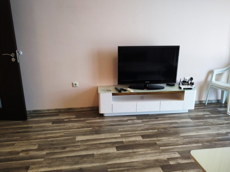 Apartamentul nr. 5 de la Long Beach Apartments