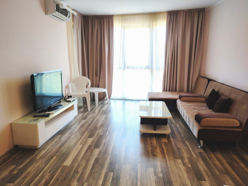Apartamentul nr. 5 de la Long Beach Apartments