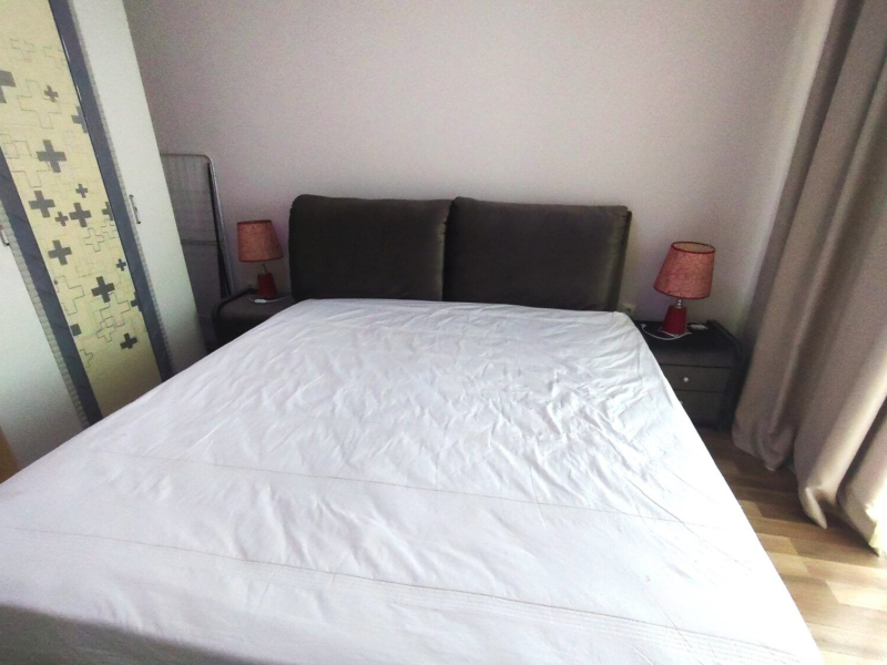 Apartamentul nr. 5 de la Long Beach Apartments