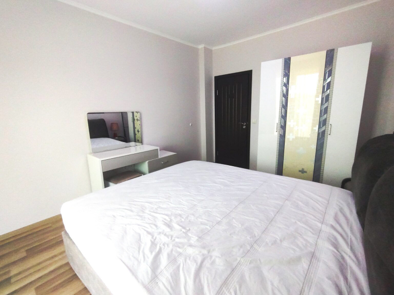 Apartamentul nr. 5 de la Long Beach Apartments
